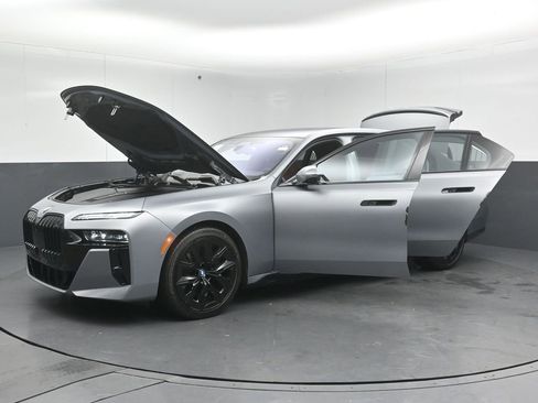 Used 2023 BMW i7 xDrive60 image 38