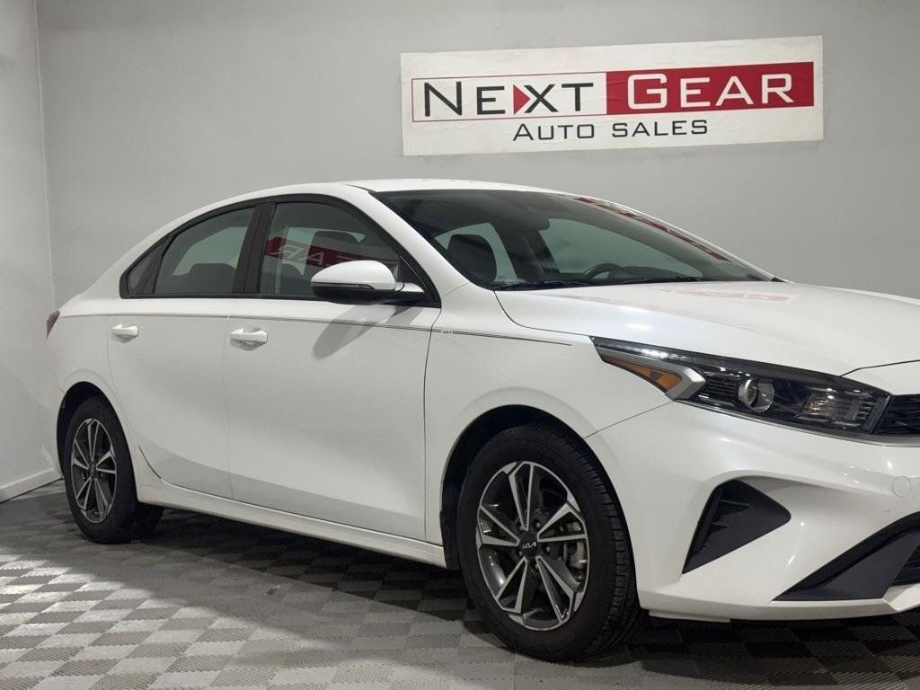 Used 2023 Kia Forte LXS w/ LXS Technology Package FWD image 2