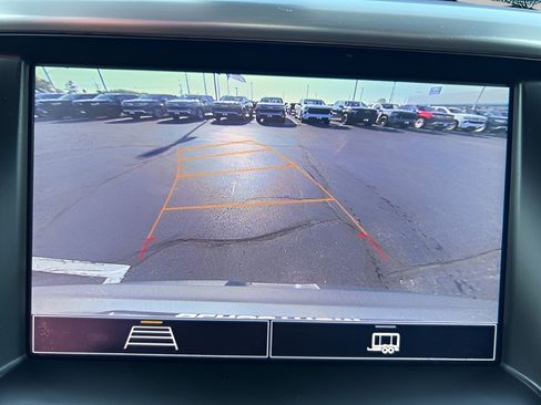 Used 2023 GMC Acadia SLE w/ Driver Convenience Package image 12