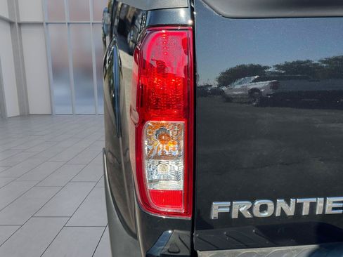 Used 2020 Nissan Frontier SV AWD/4WD image 10