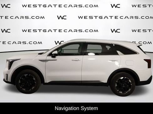 Used 2024 Kia Sorento S image 5