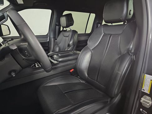 Used 2024 Jeep Wagoneer Series II w/ Flexible Seating Group RWD image 13