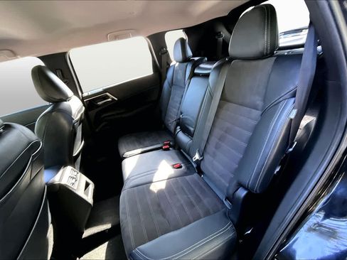 Used 2024 Mitsubishi Outlander SE FWD image 22