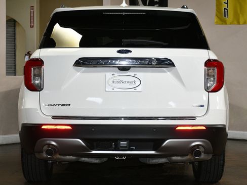 Used 2020 Ford Explorer Limited w/ Class III Trailer Tow Package image 2