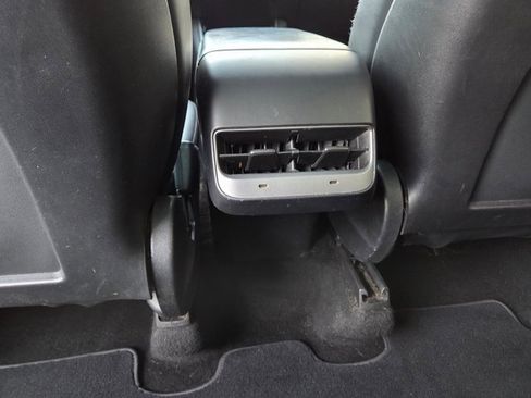 Used 2020 Tesla Model Y Long Range image 37