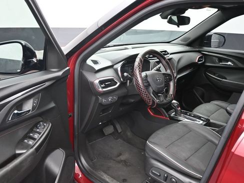 Used 2022 Chevrolet TrailBlazer RS w/ Technology Package FWD image 10