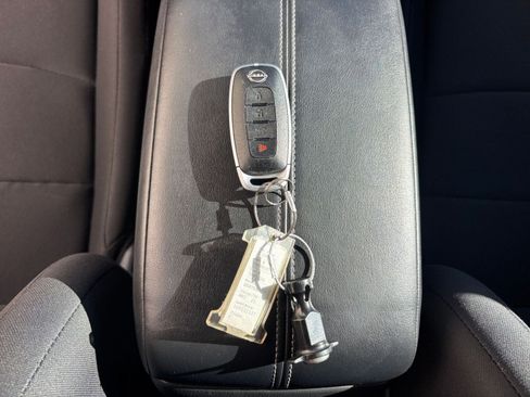 Used 2025 Nissan Sentra S image 21