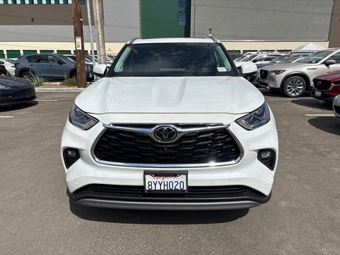 Used 2022 Toyota Highlander Platinum AWD/4WD image 3