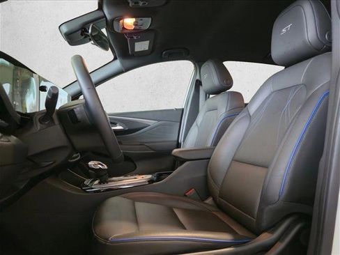 Used 2025 Buick Envista Sport Touring FWD image 8