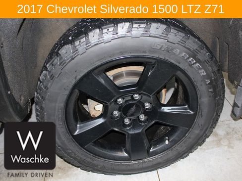 Used 2017 Chevrolet Silverado 1500 LTZ Z71 w/ Realtree Edition image 13