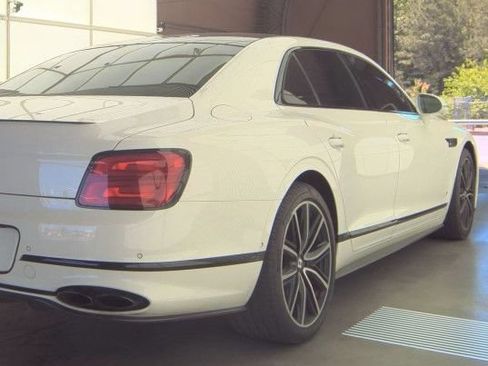 Used 2021 Bentley Flying Spur V8 AWD/4WD image 4