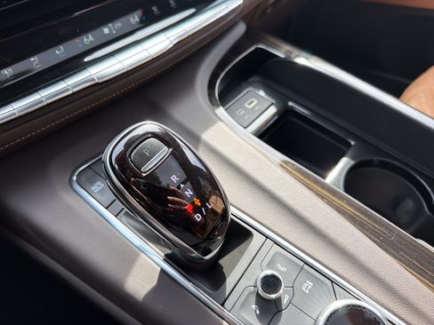 Used 2021 Cadillac Escalade Premium Luxury AWD/4WD image 26