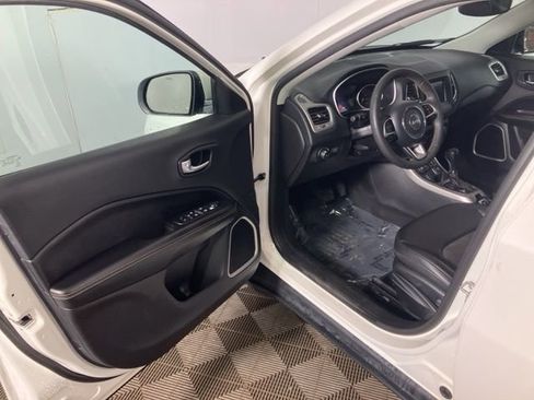 Used 2021 Jeep Compass Latitude image 9