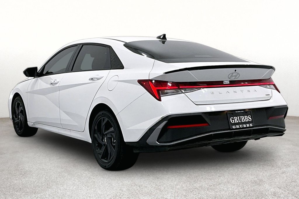 New 2026 Hyundai Elantra SEL FWD image 4