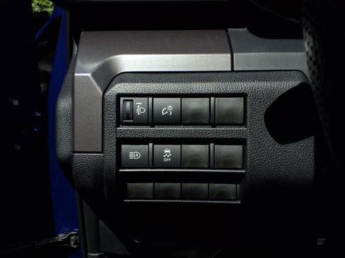 Certified 2025 Toyota Tacoma SR5 AWD/4WD image 14