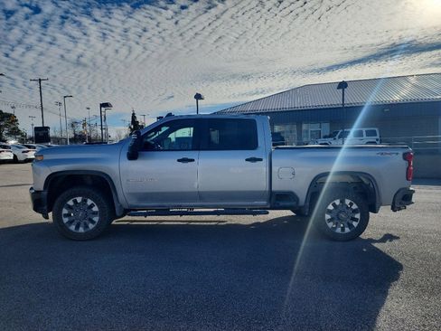 Used 2022 Chevrolet Silverado 2500 Custom w/ Custom Convenience Package image 3