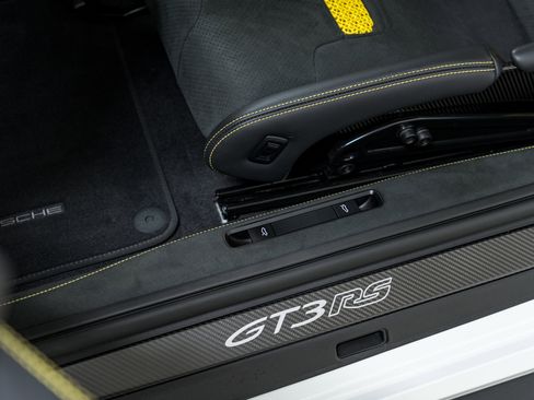 Certified 2025 Porsche 911 GT3 RS image 17