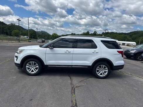 Used 2018 Ford Explorer XLT w/ Equipment Group 201A AWD/4WD image 5