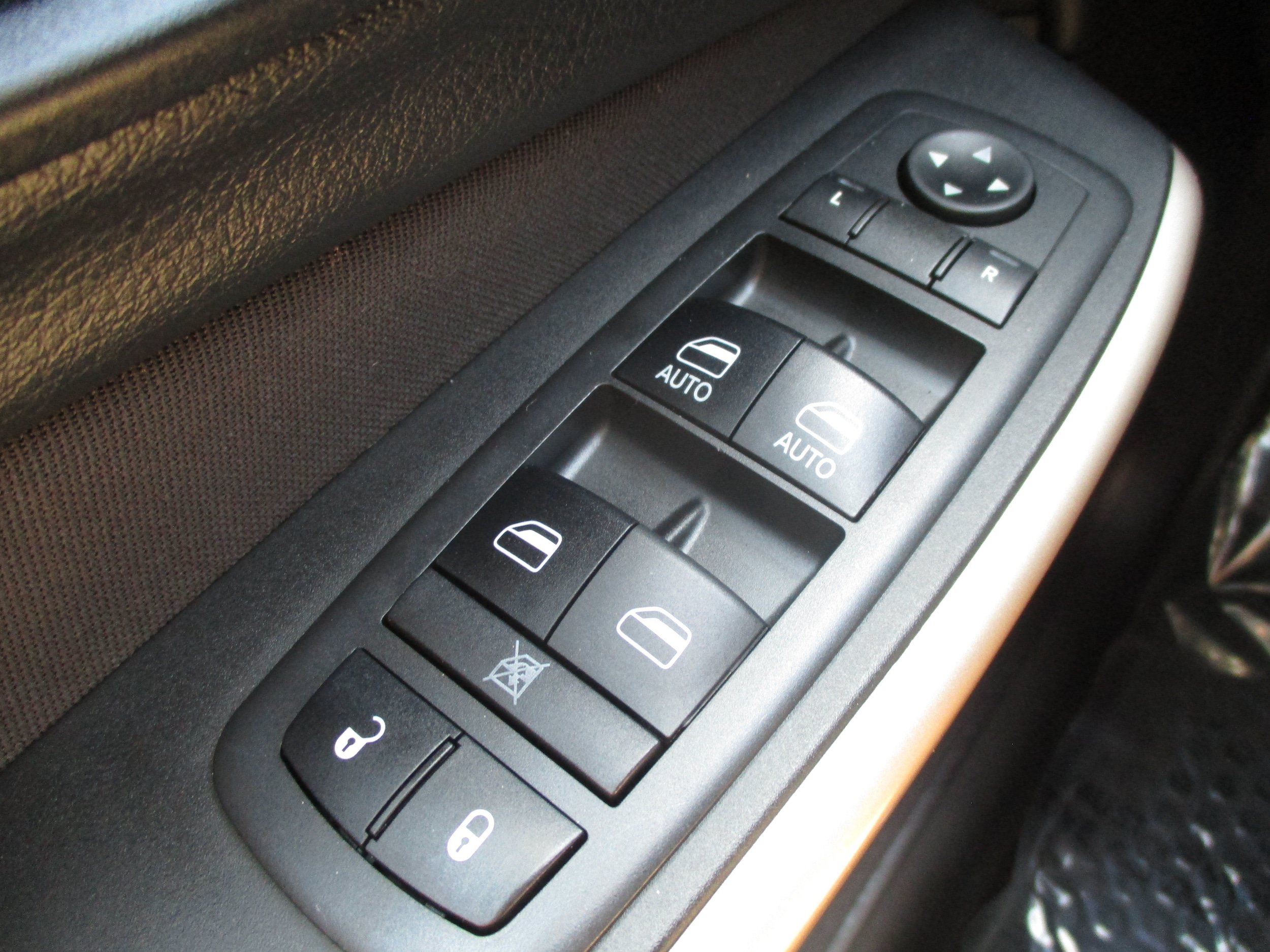Used 2018 Jeep Cherokee Latitude FWD image 28