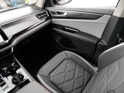 Certified 2024 Volkswagen Atlas Peak Edition SEL image 11