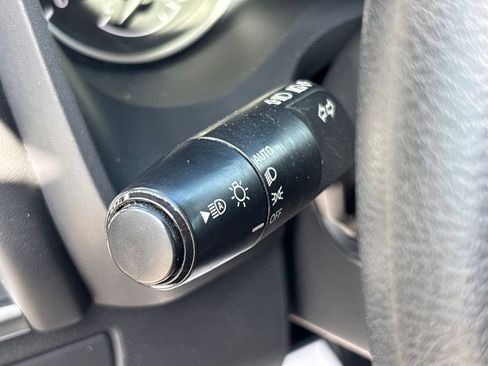 Used 2022 Nissan Rogue S image 24