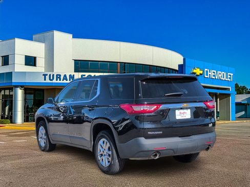 Used 2020 Chevrolet Traverse LS image 3