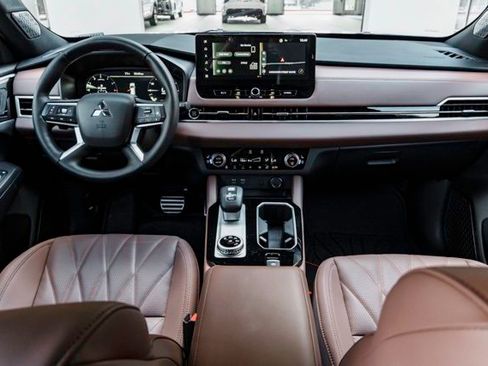 Used 2025 Mitsubishi Outlander SEL image 23