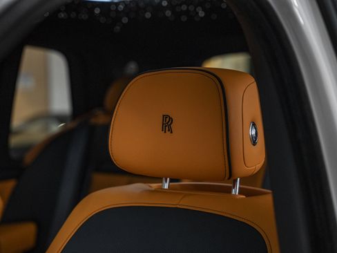 Used 2023 Rolls-Royce Cullinan Black Badge w/ Leather Finishing Pack image 29