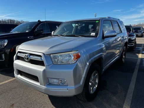 Used 2013 Toyota 4Runner SR5 image 2