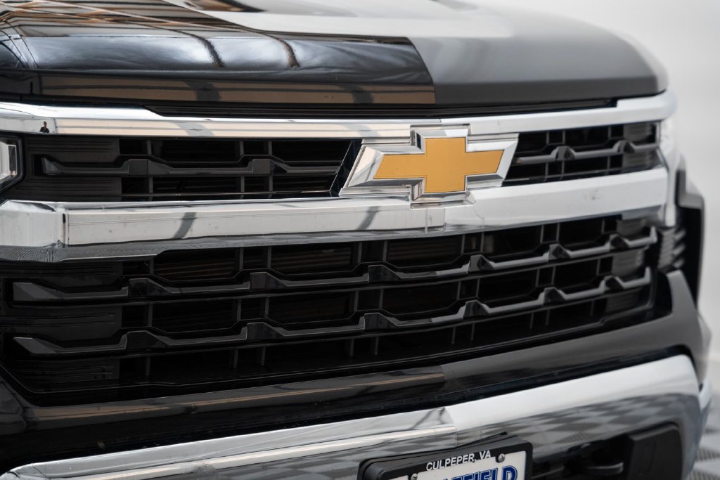 Used 2025 Chevrolet Silverado 1500 LT AWD/4WD image 12