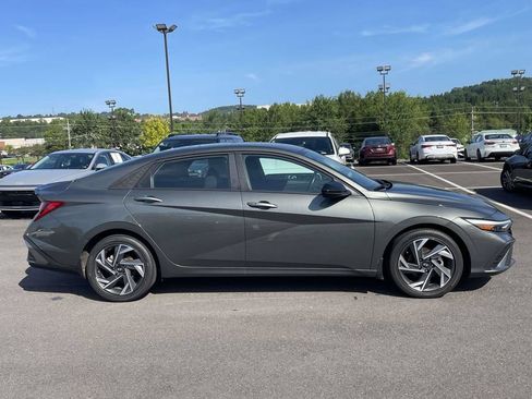 Certified 2025 Hyundai Elantra Sport FWD image 2
