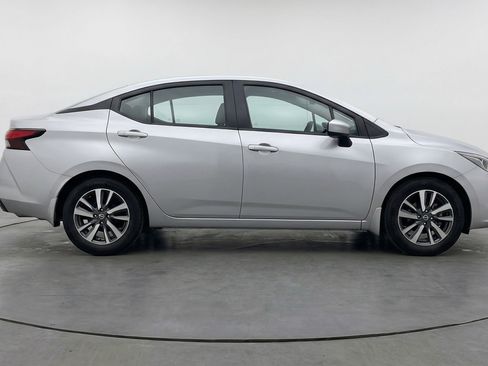 Used 2025 Nissan Versa SV image 11