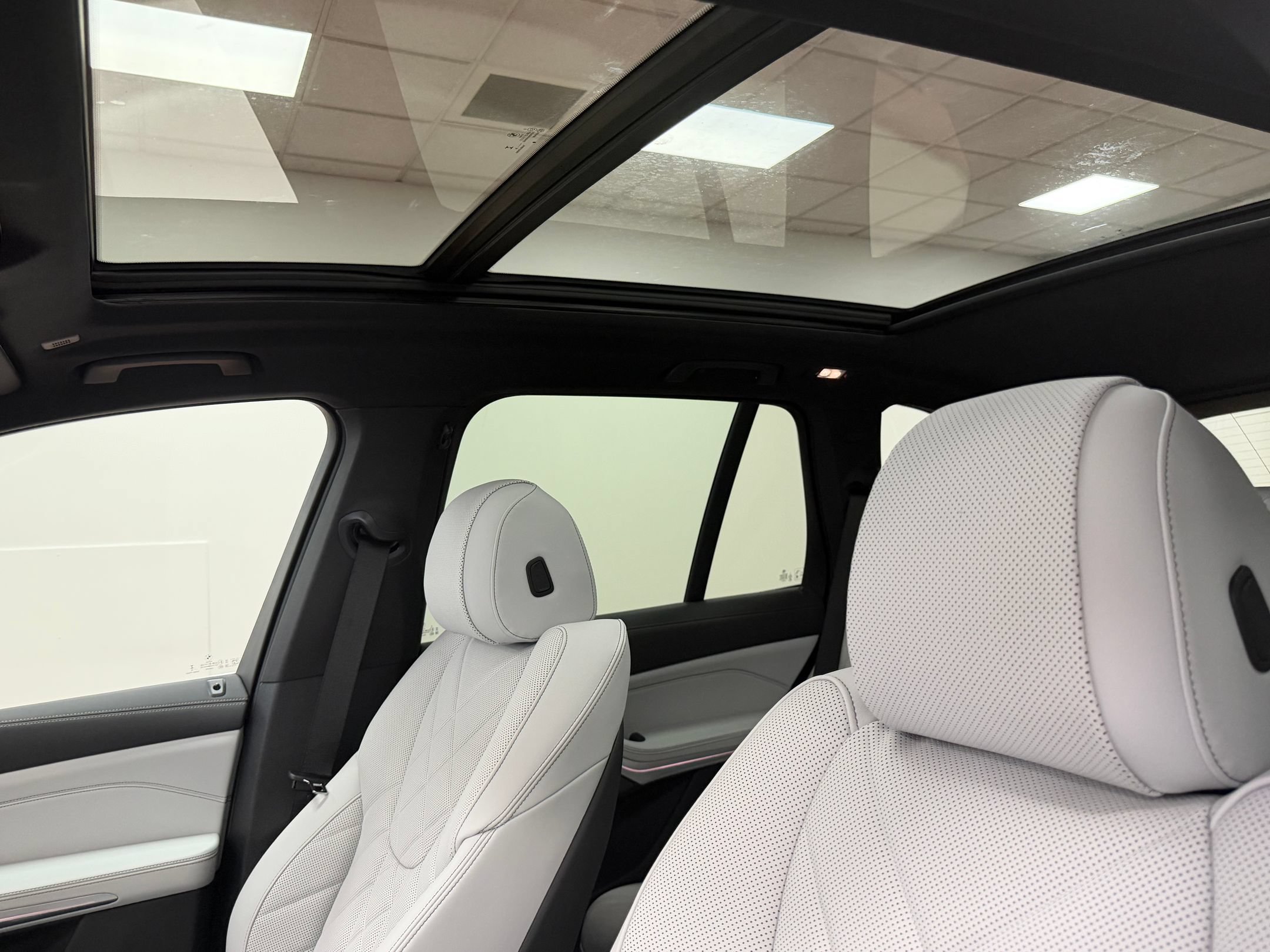 Used 2026 BMW X5 xDrive40i w/ Parking Assistance Package AWD/4WD image 13