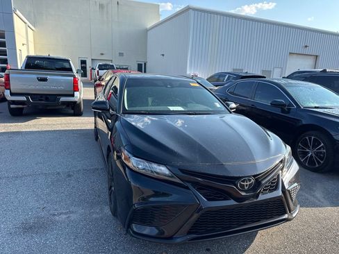 Used 2024 Toyota Camry SE FWD image 3
