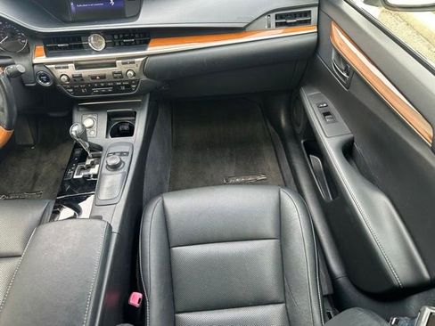 Used 2015 Lexus ES 300h w/ Premium Package w/Bamboo Trim FWD image 12