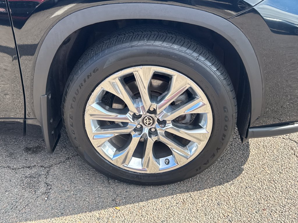 Used 2024 Toyota Highlander Limited AWD/4WD image 46