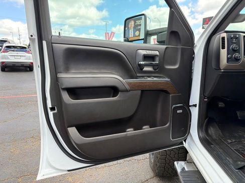 Used 2017 GMC Sierra 2500 Denali w/ Duramax Plus Package AWD/4WD image 11