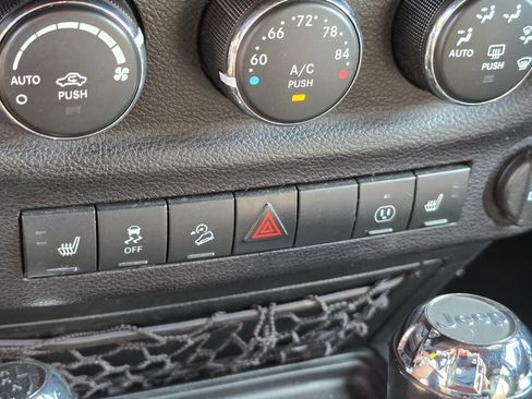 Used 2016 Jeep Wrangler Unlimited Rubicon AWD/4WD image 29