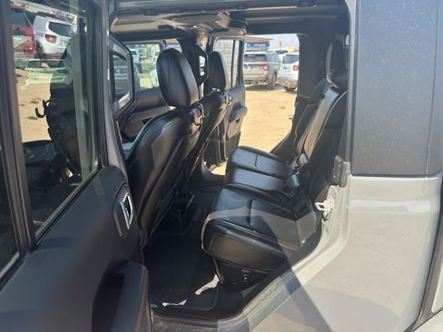 Used 2022 Jeep Gladiator Mojave w/ Cold Weather Group AWD/4WD image 28