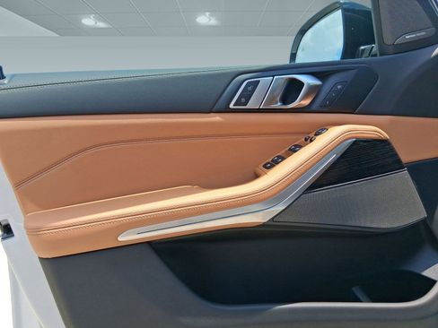 Used 2026 BMW X5 xDrive40i w/ M Sport Package image 11