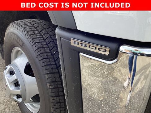 New 2025 GMC Sierra 3500 Pro w/ Convenience Package image 8