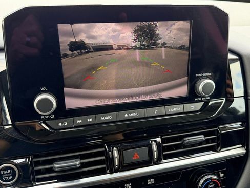 Used 2024 Nissan Pathfinder SV FWD image 29
