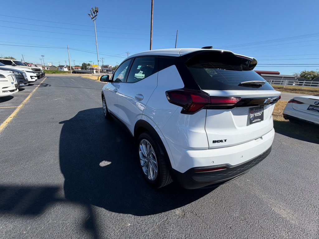 Used 2027 Chevrolet Bolt LT FWD image 5