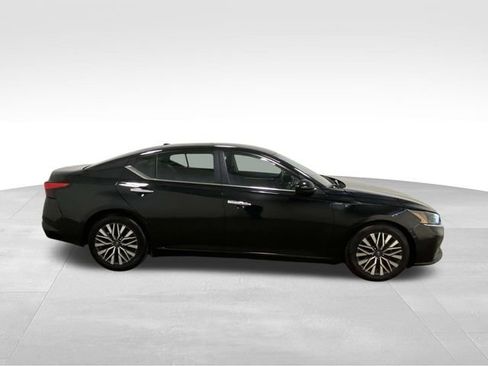 Used 2023 Nissan Altima 2.5 SV image 4