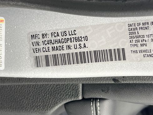 Used 2023 Jeep Grand Cherokee Altitude AWD/4WD image 31