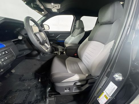 Used 2025 Toyota Tacoma TRD Off-Road AWD/4WD image 20