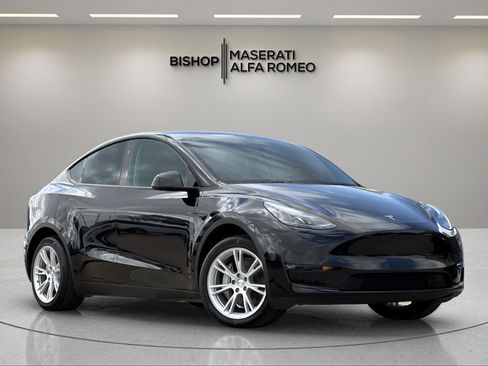 Used 2023 Tesla Model Y 2WD image 1