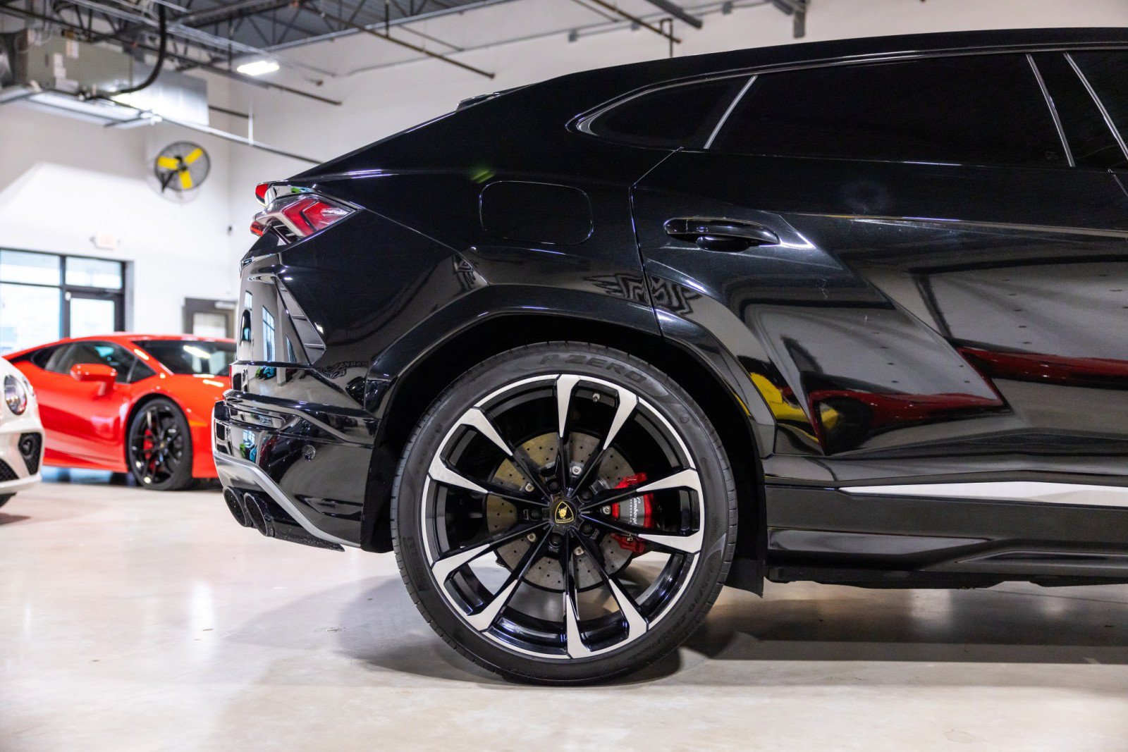 Used 2020 Lamborghini Urus AWD/4WD image 23