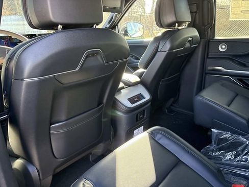 New 2026 Lincoln Navigator Reserve w/ Jet Appearance Package AWD/4WD image 17