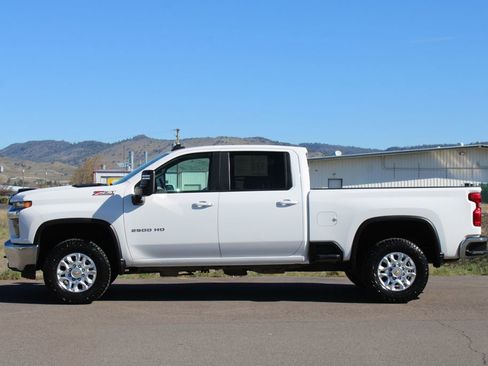 Used 2023 Chevrolet Silverado 2500 LT w/ Convenience Package image 3